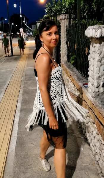 white crochet poncho beli heklani pončo